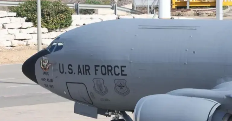 মার্কিন বিমান বাহিনীর বোয়িং কেসি-১৩৫ স্ট্র্যাটোট্যাংকার জ্বালানি সরবরাহকারী বিমান